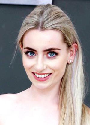 Emily Bellexx